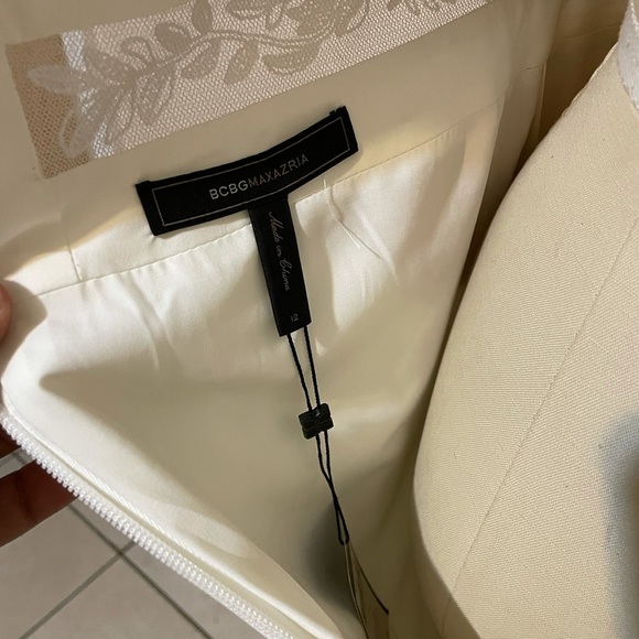 0063 NWT Karleigh Dress in Off White
BCBGMAXAZRIA sz 12 - Picture 9 of 14